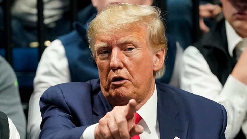 ইরান প্রতিশোধ নিলে ‘আরও কঠোর’ হামলার হুমকি ট্রাম্পের