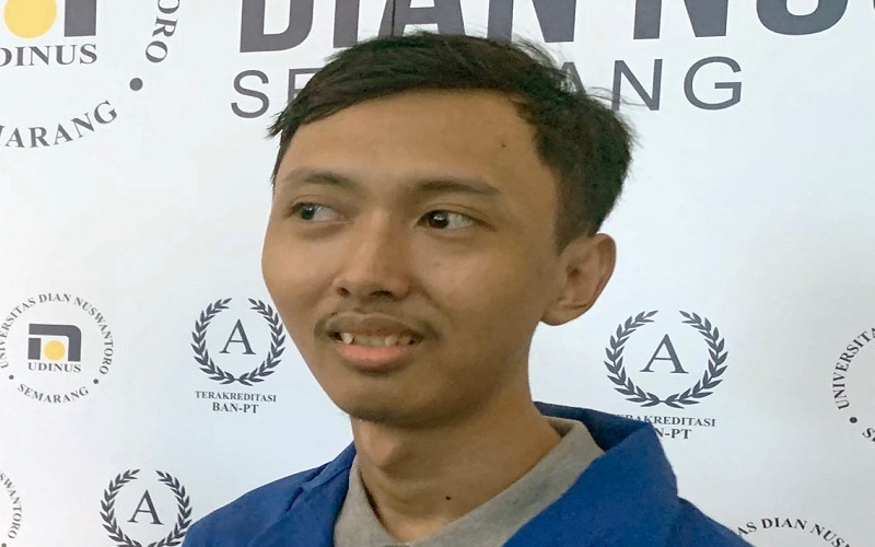 সেলফি বেচে কোটিপতি!