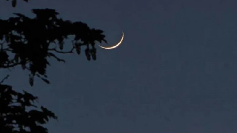 দেশের আকাশে ঈদের চাঁদ